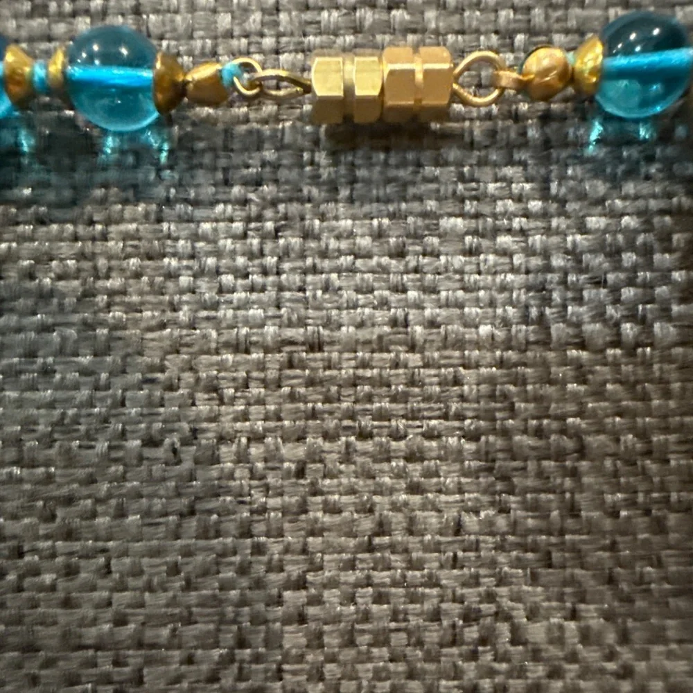 Artisan glass necklace with white flowers and aqua blue glass - Picture 4 of 8